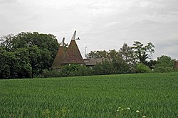 Manor Farm Oast, Upnor Road, Frindsbury Extra, Kent - geograph.org.uk - 821732